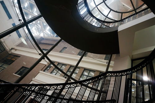 武漢美術館內景與置景藝術 光影間的城市記憶